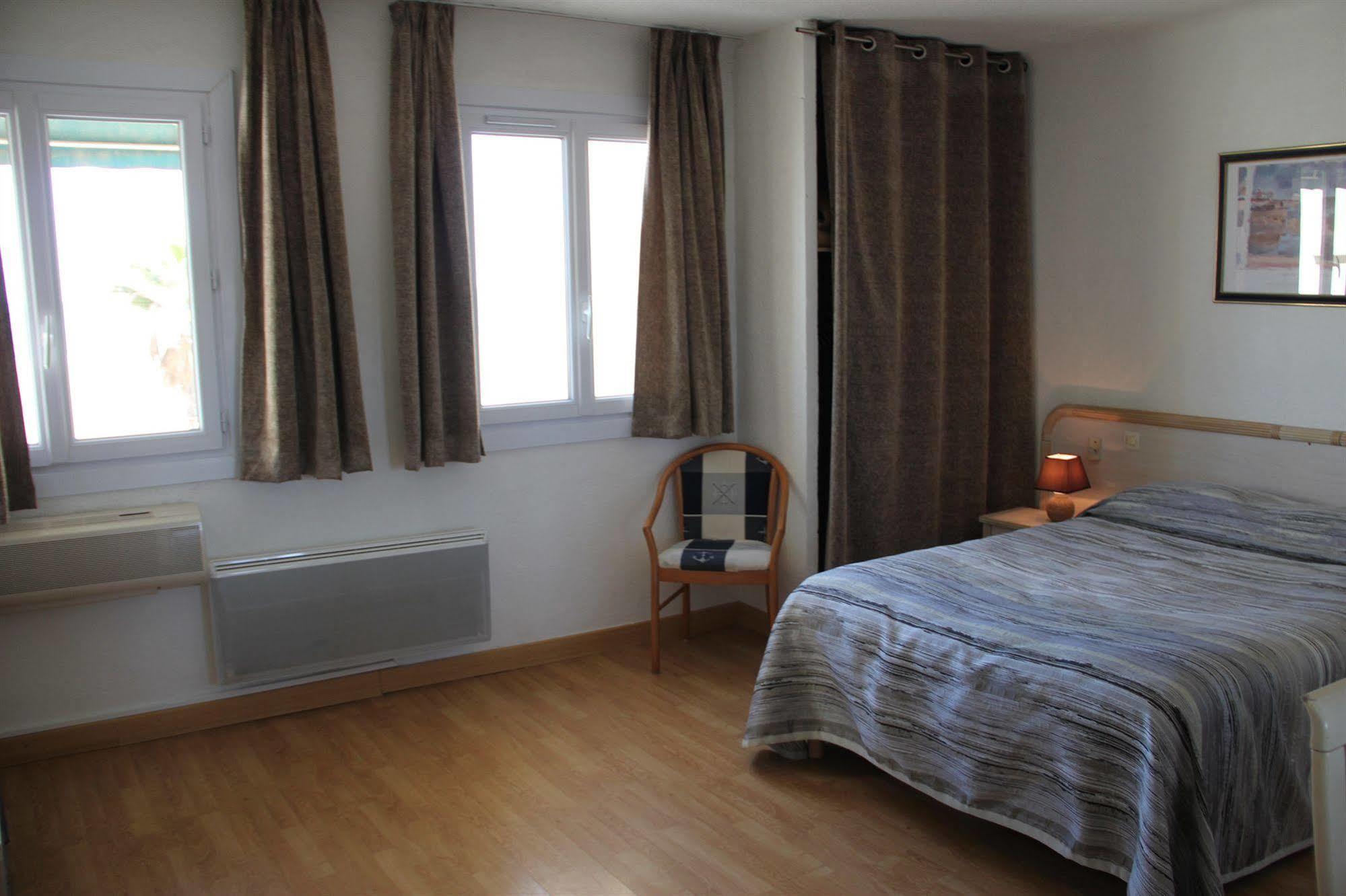 Hotel Saint Georges, Face A La Mer Canet-en-Roussillon Exterior photo