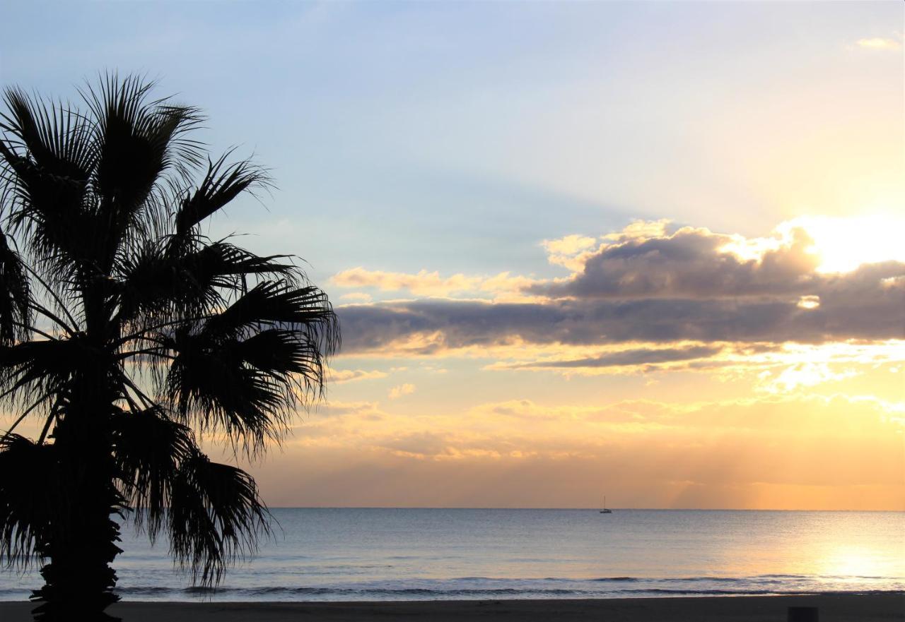 Hotel Saint Georges, Face A La Mer Canet-en-Roussillon Exterior photo